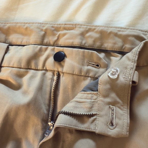Men’s lululemon khaki joggers - Picture 6 of 9